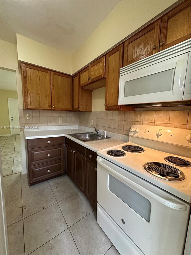 Foto del edificio - 148 NW 40th Ct