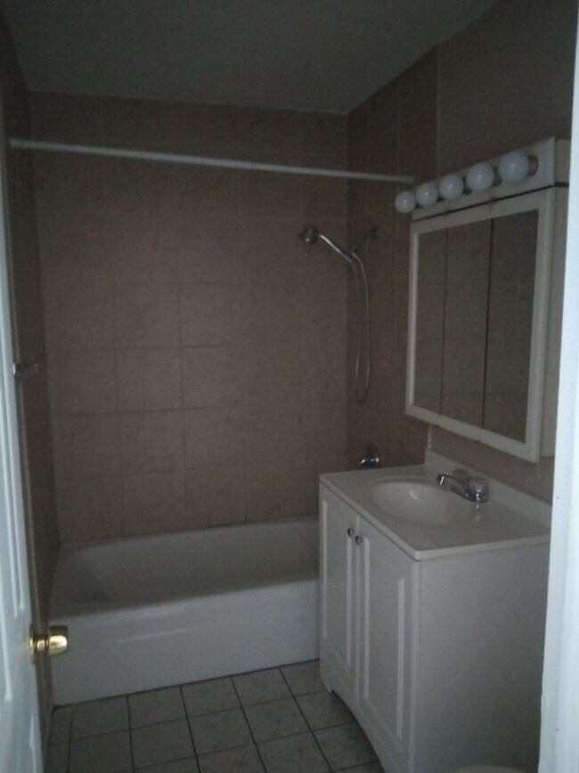 Foto del edificio - 113 E Poos Dr