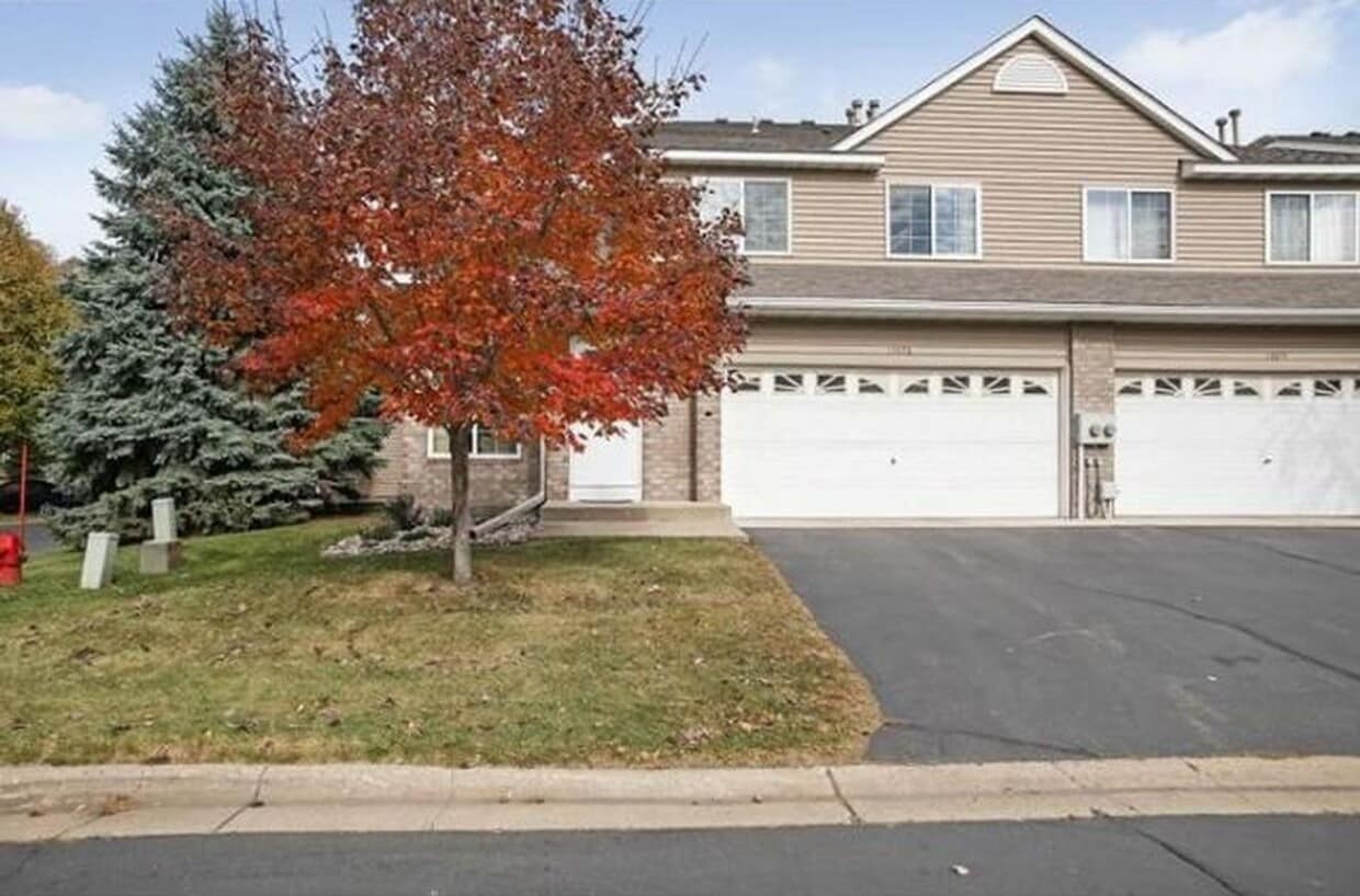 Primary Photo - Very spacious *3Bed*1.5Bath Town Home in A...