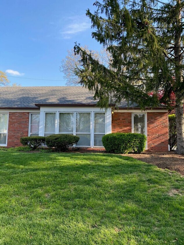 Foto principal - 8506 Stanford Ave