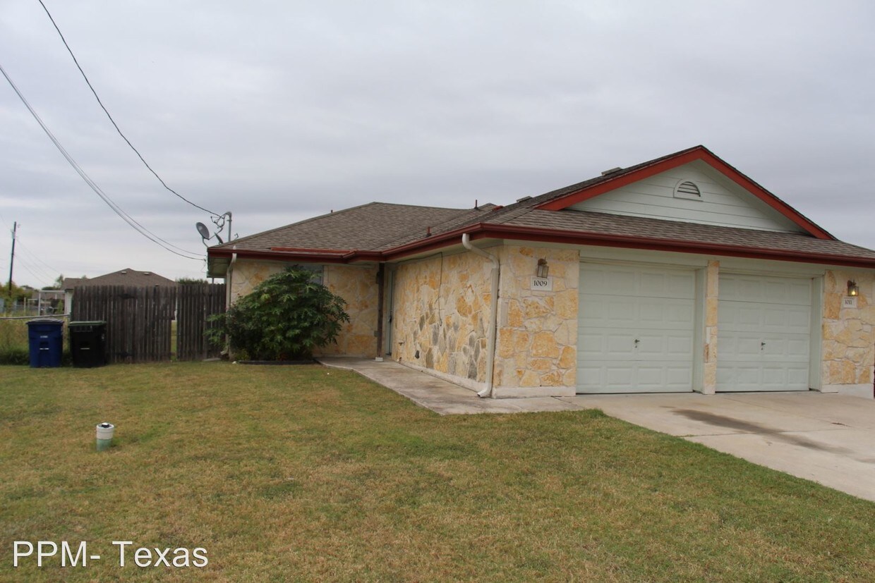 1009 Iola Dr, Hutto, TX 78634 Condo for Rent in Hutto, TX