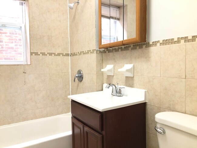 Building Photo - 863 Pavonia Ave