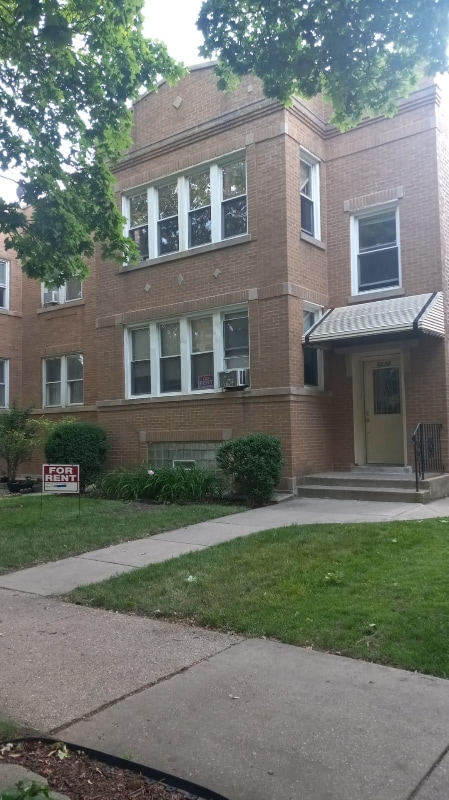 Building Photo - 5530 N Sawyer Ave