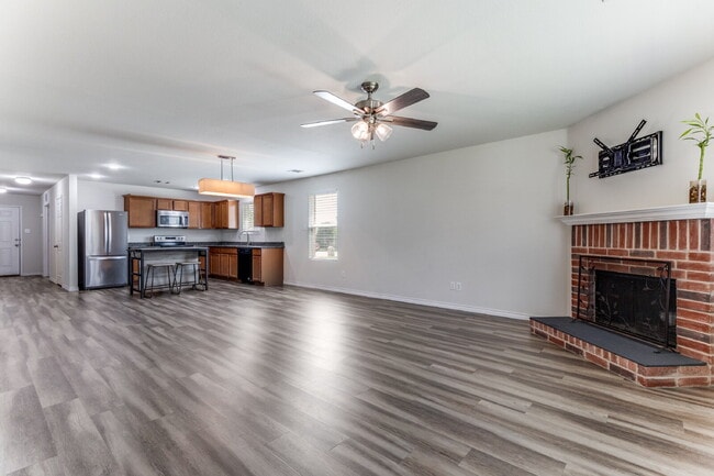 Building Photo - "Charming 3-Bedroom Home with 2.5 Baths and Spacious Living in Fort Worth!"