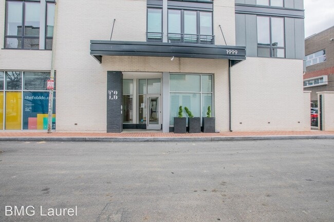 Building Photo - 1 br, 1 bath House - 1999 9 1/2 St NW (#304)
