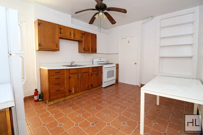 Foto del edificio - 1.5 BEDROOM ON ASTORIA PARK SOUTH