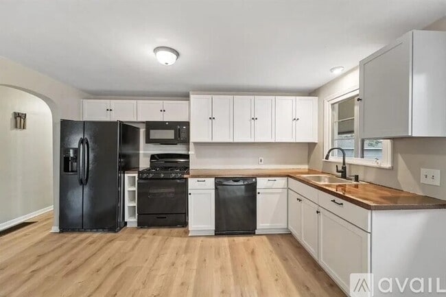 Building Photo - 13 Brookside Ave W