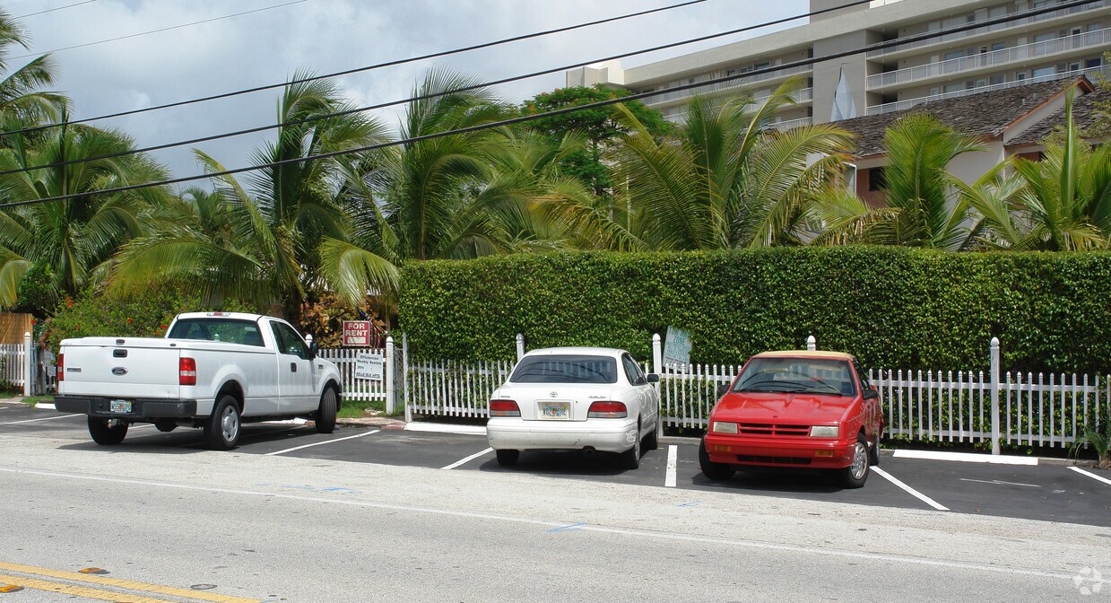 Primary Photo - Belle Isle Apartments