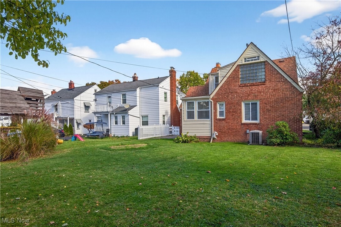 2520 Laurelhurst Rd University Heights, OH 44118 – photo 5