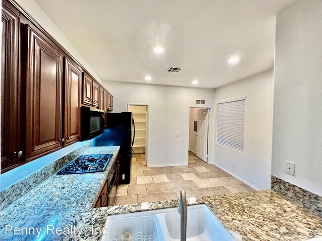 Foto del edificio - 3 br, 2.5 bath House - 649 Sumner Way Unit 3