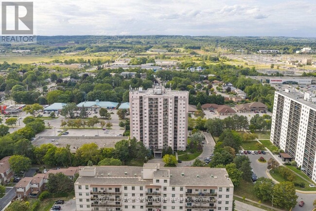 Building Photo - 975 Warwick Ct