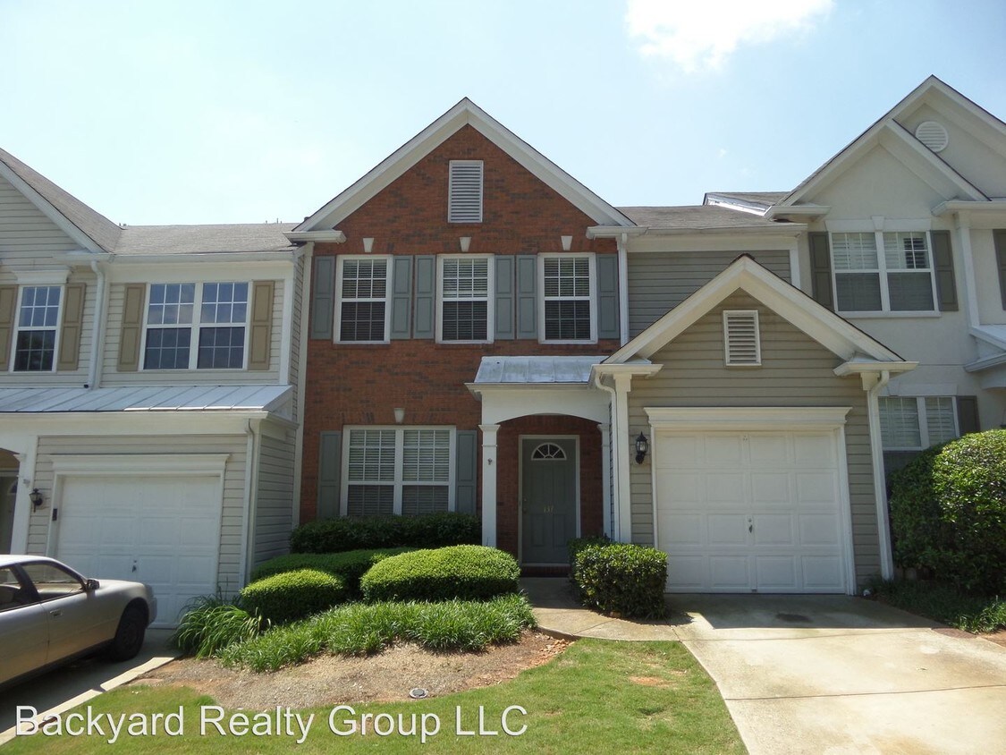 Primary Photo - 137 Kenninghall Ct SE