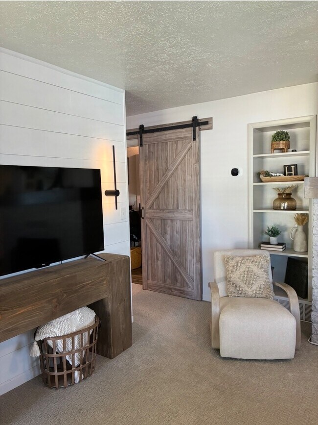 Foto del edificio - 3060 Vickie Ln