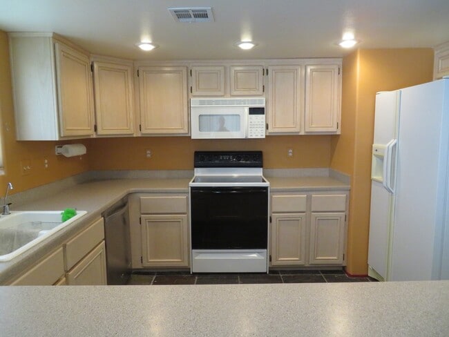 Kitchen - view 2 - 750 Hardy Way