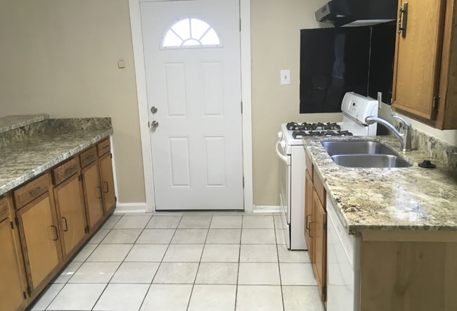 Photo - 108 Waverly Dr House