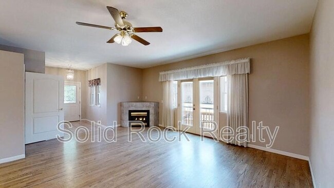Building Photo - 2241 Palm Dr
