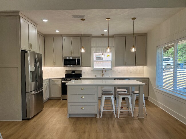 Foto del edificio - 324 Inwood Dr