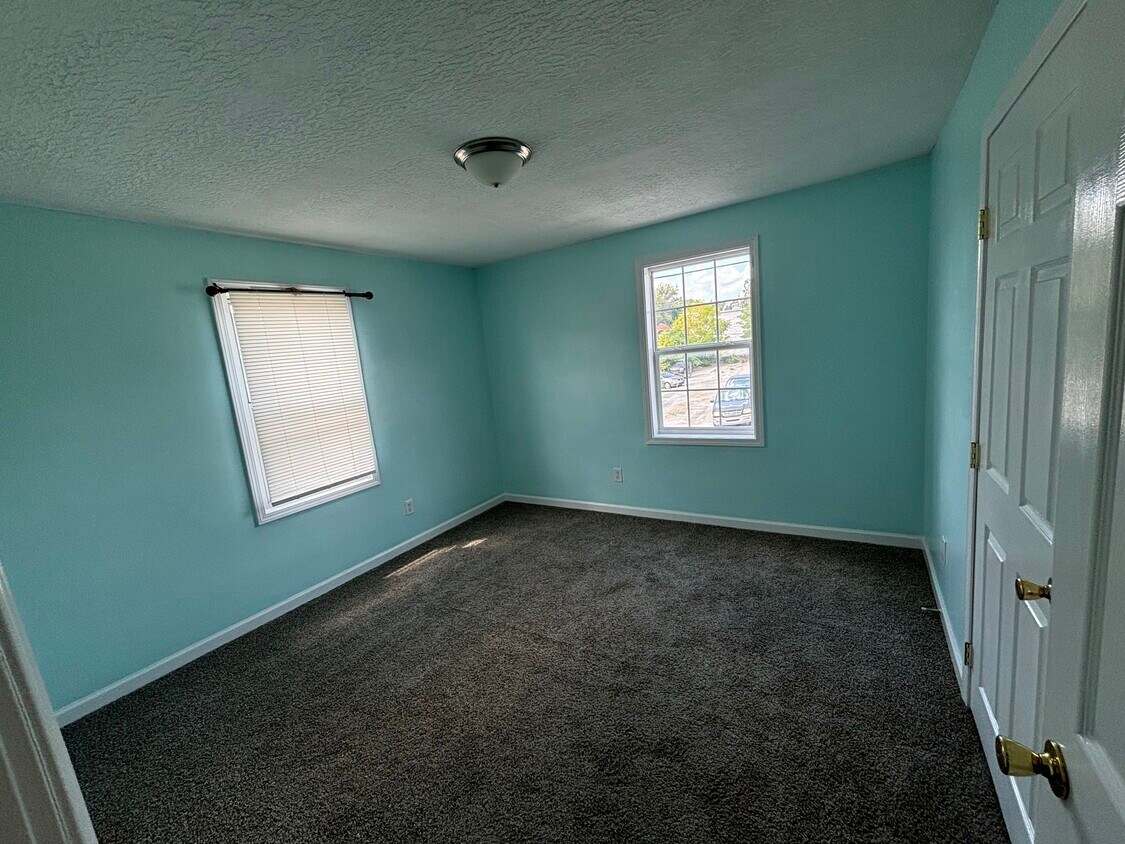 Bedroom 1 - 215 Cross St
