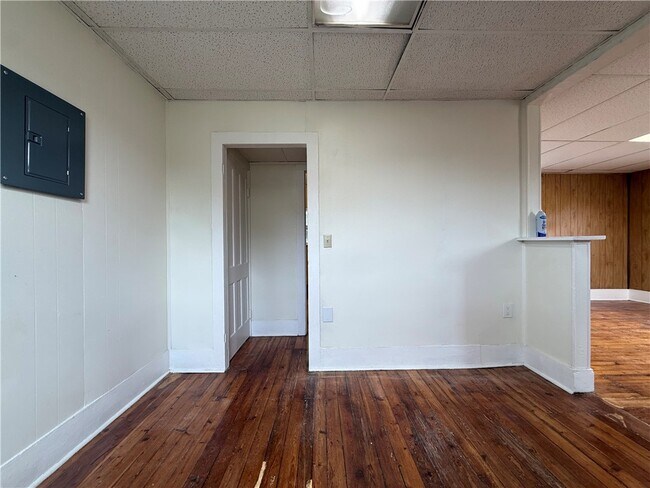 Foto del edificio - 402 E 2nd St