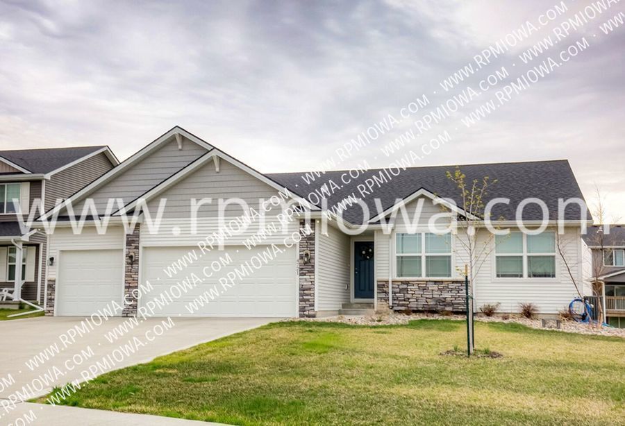 Foto principal - 4721 NE Oak Dr