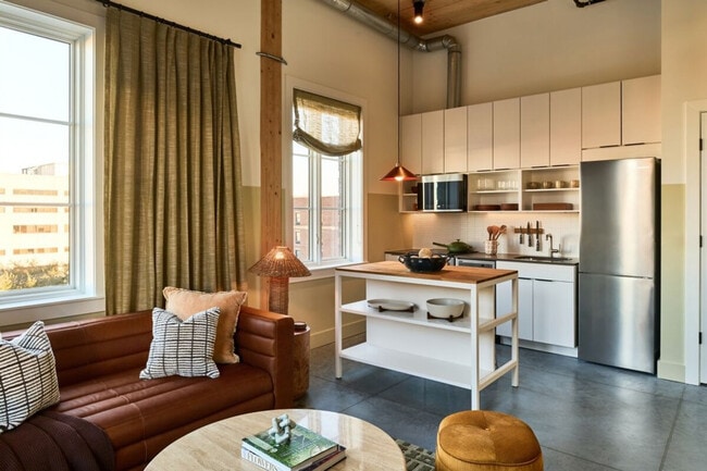 Building Photo - 110 Ann St