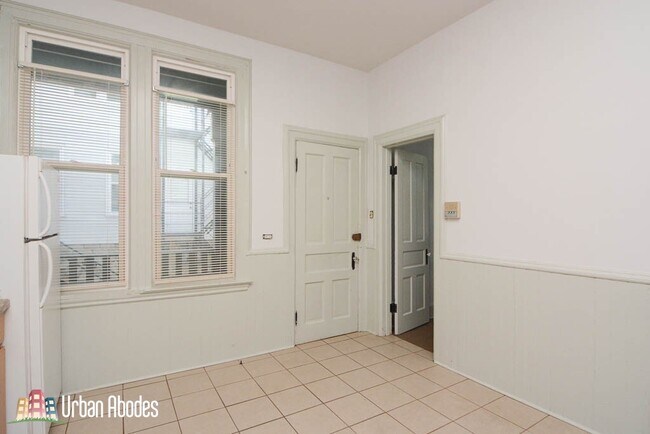 Foto del edificio - 3224 N Racine Ave