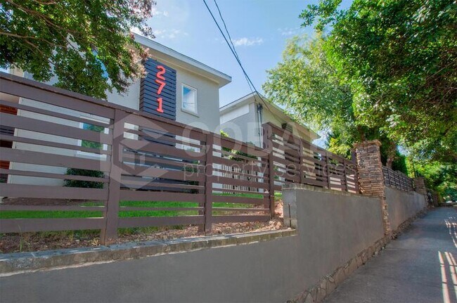 Foto del edificio - 271 Glen Iris Dr NE