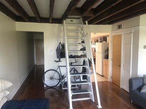 Building Photo - 1133 Pine St