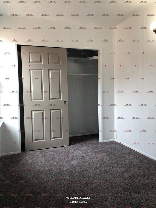 Foto del edificio - 2426 Schrage Ave