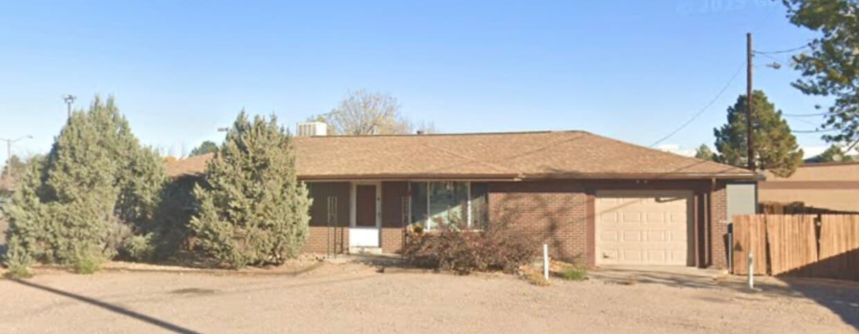 Building Photo - 955 E 58th Ave