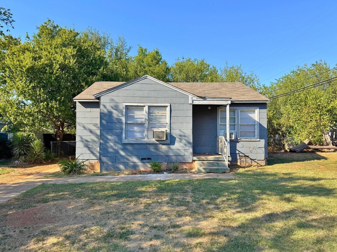 Foto principal - Affordable 2 Bed 1 Bath in Sunnyside Heights