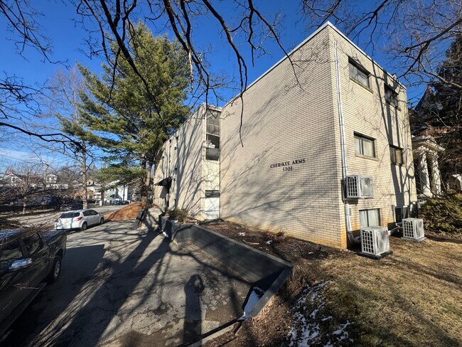 Foto del edificio - 1301 Cherokee Rd