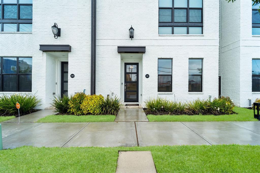 Primary Photo - 1118 Ennis St