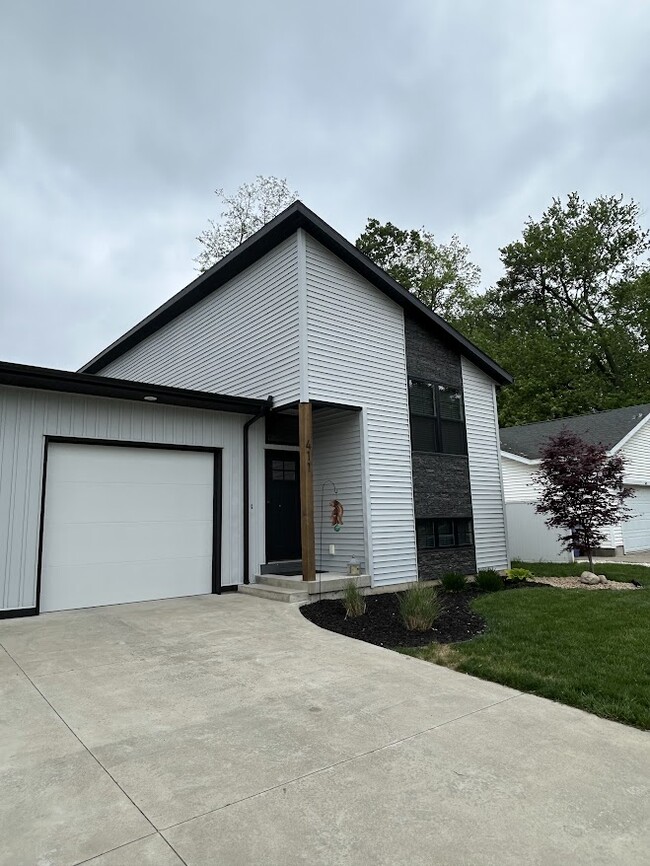 Building Photo - 411 Carpenter Ave NW