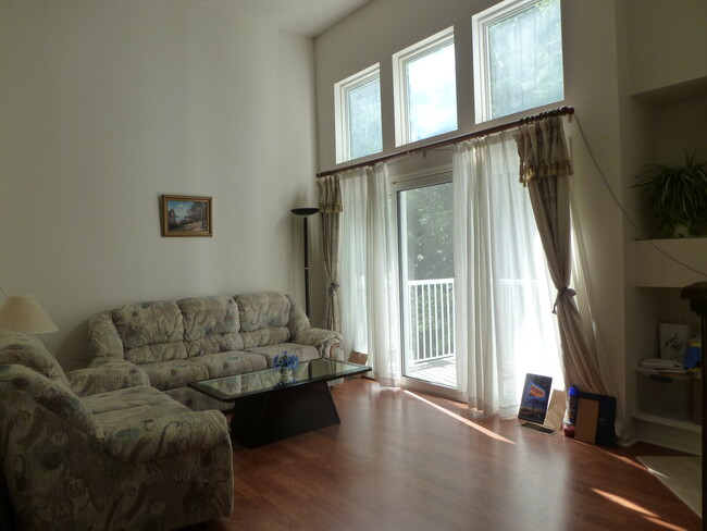 Building Photo - 65 E Shrewsbury Pl