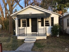 Building Photo - 610 Roundtree St