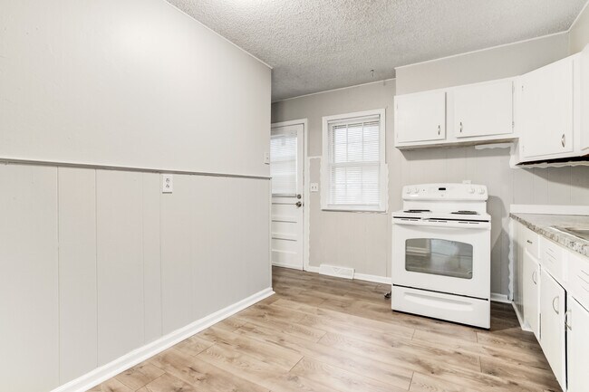 Foto del edificio - 7815 E 47th Terrace