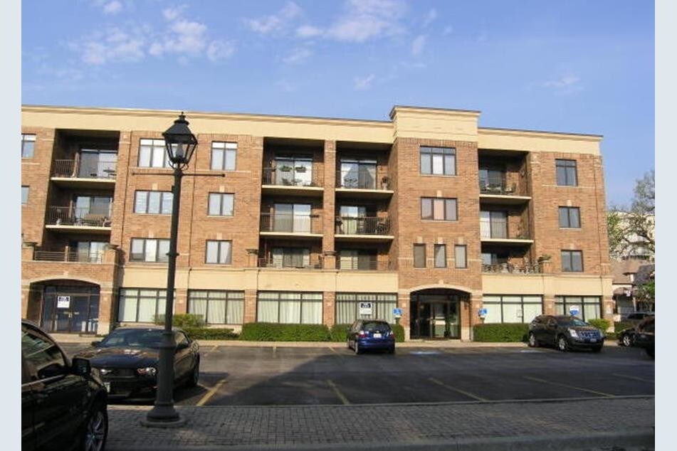 Primary Photo - 123 W St Charles Rd