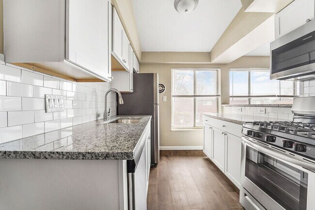 Foto del edificio - 24563 Kelly Rd