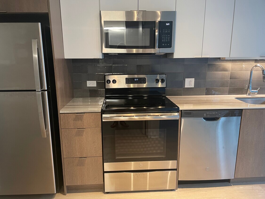 Foto principal - 70 E 21st St