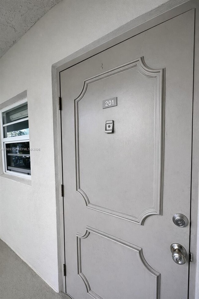 Foto del edificio - 9330 Lagoon Pl