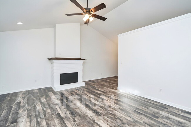 Building Photo - 924 Rich Rd