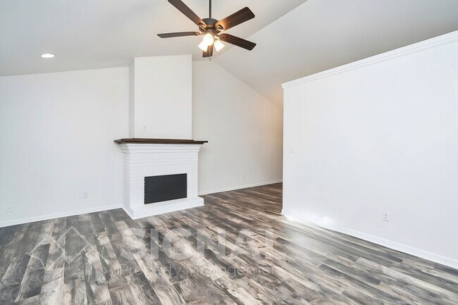 Foto del edificio - 924 Rich Rd