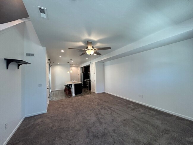 Foto del edificio - 3 Bedroom 2.5 Bathroom Townhouse in Payson, Utah!