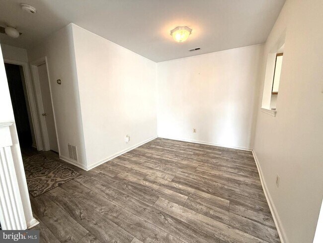 Foto del edificio - 607 Covington Ct