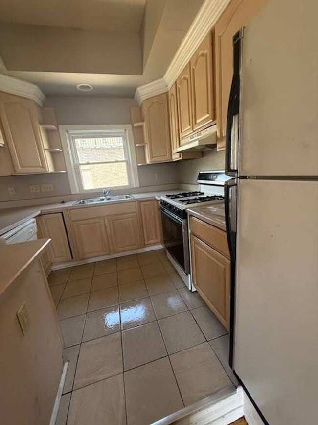 Building Photo - 2 Bedroom Single Family + Bonus room