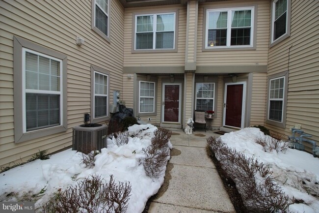 Foto del edificio - 1004 Julian Dr W