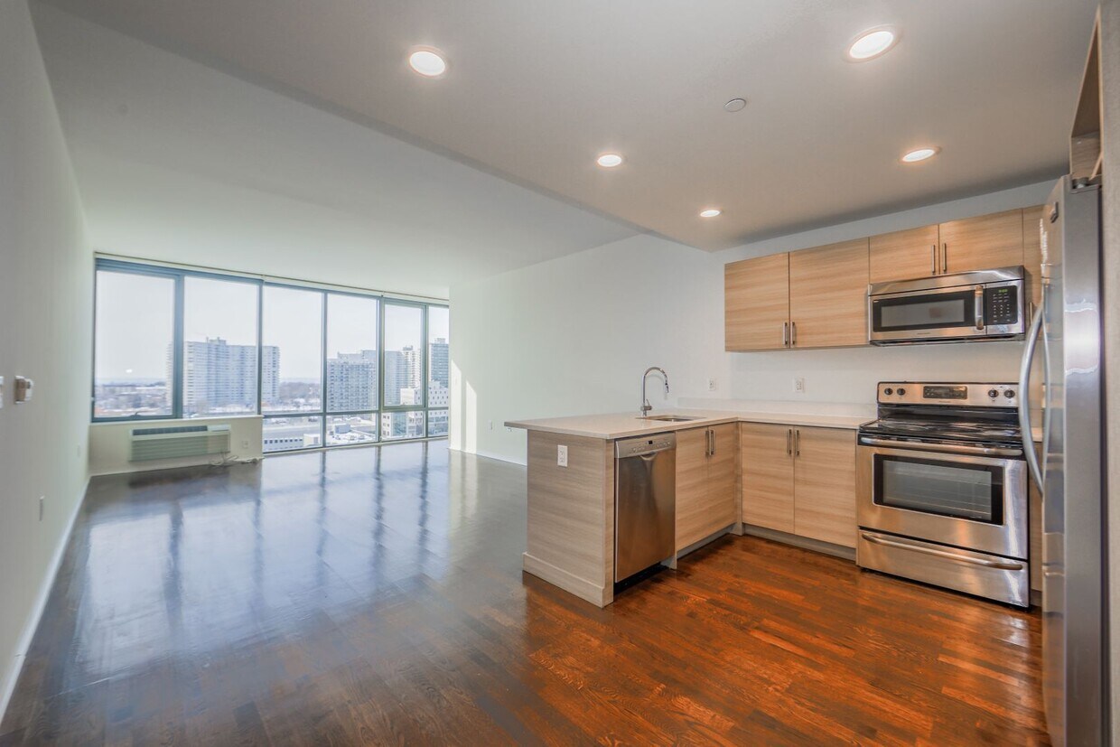 Primary Photo - Hudson Lights (1Bdrm Den)