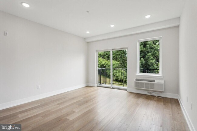 Foto del edificio - 401 E Walnut Ln