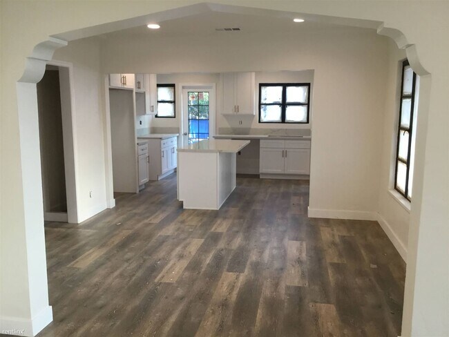 Building Photo - 3 br, 2 bath House - 1574 N Orange Grove A...